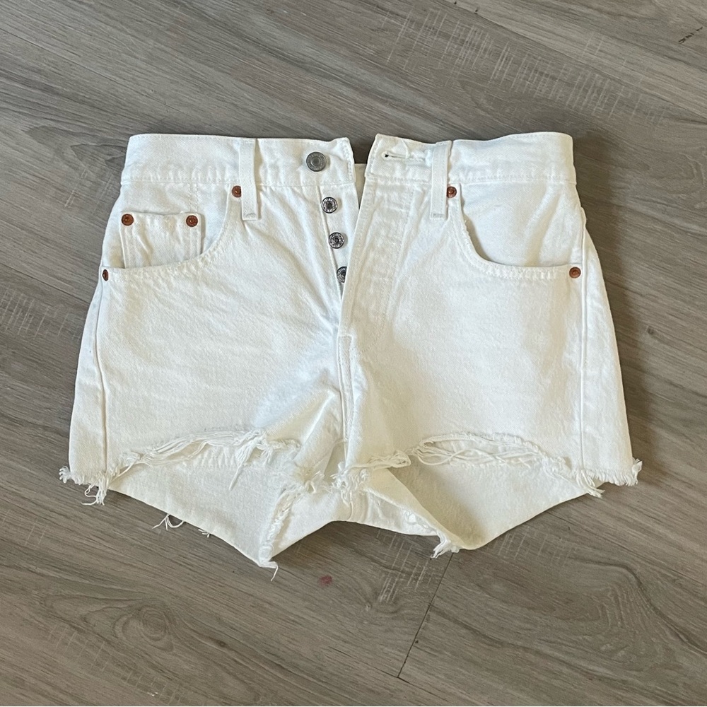 Levi’s 501 HR denim shorts 
Size 25